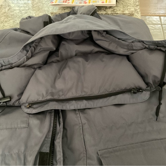 VGUC, Men’s size L, Eddie Bauer Down Jacket in Grey. - Picture 9 of 15